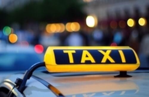 Таксистам могут разрешить передвигаться по выделенным полосам 