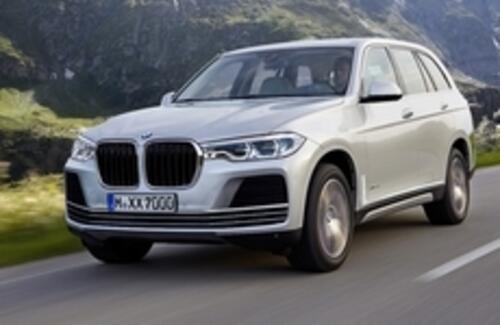 Новый внедорожник BMW X7 покажут осенью