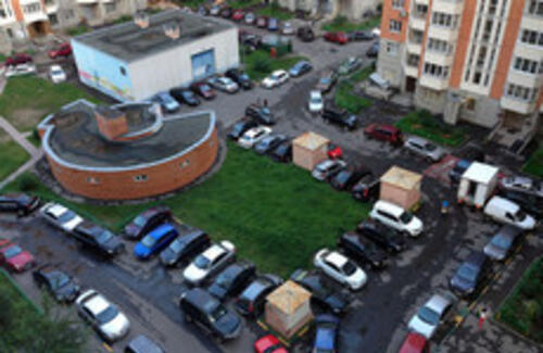 В Алматы предложили запретить покупку машины без личной парковки