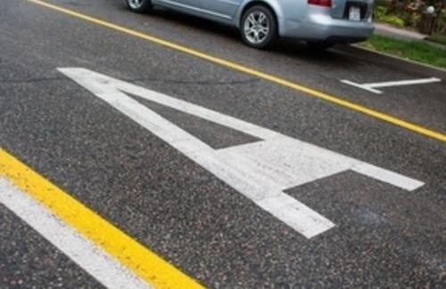 Таксистам разрешили ездить по автобусным полосам в Алматы