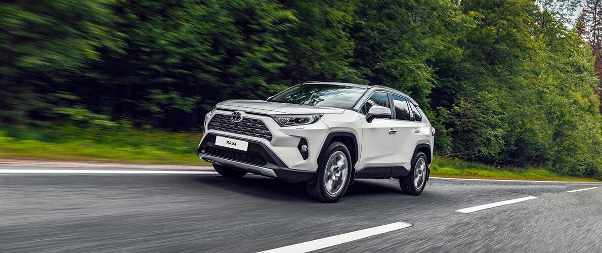 Новый Toyota RAV4 для России: стали известны цены и комплектации