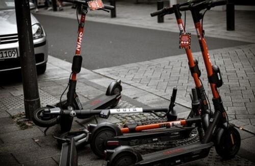 На электросамокатах разрешат ездить только по велополосам