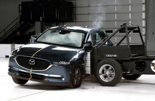 Популярные кроссоверы провалили новый краш-тест