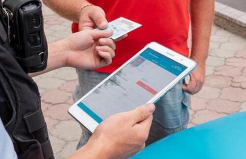 Водителям в Казахстане разрешили ездить без документов